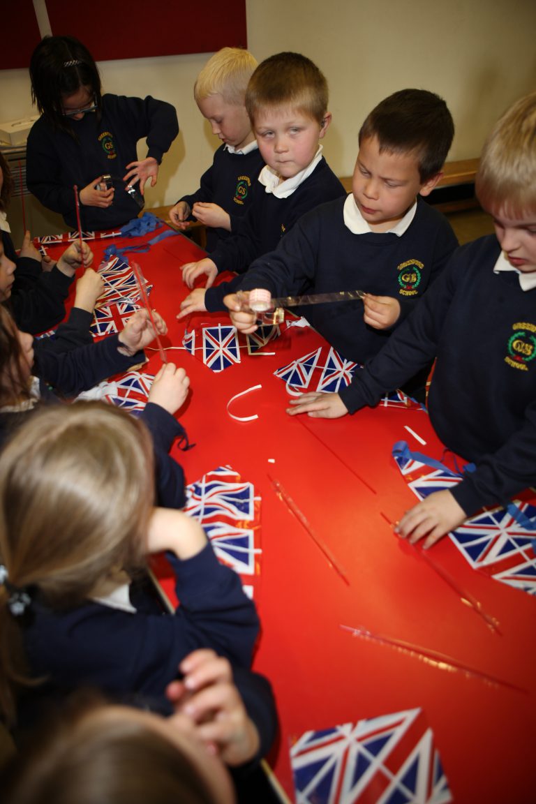Classroom pack 100 kite kits Union Jack Kites for Schools